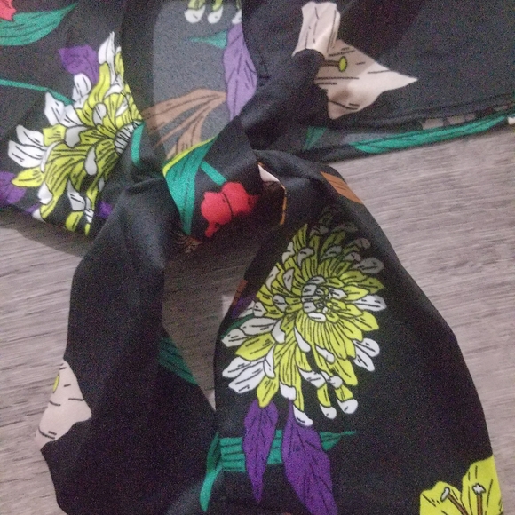 Satin bow knot top - Picture 3 of 3